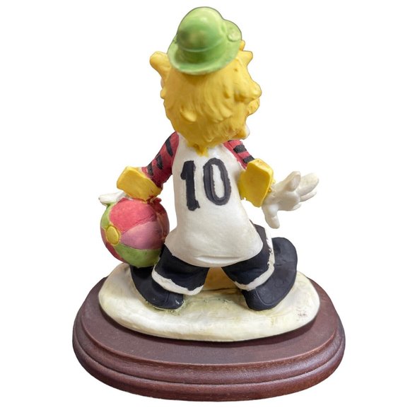 Vintage Satis -5 Clowns Sports Beauty Porcelain Figurines  4 1/4 in. Lot of 3 - Picture 5 of 11